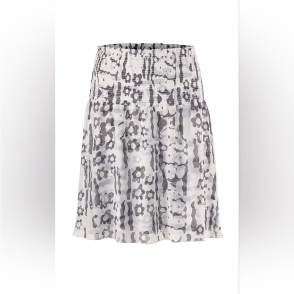 CABI Flirt Mini Skirt Cornflower Floral - Picture 3 of 14